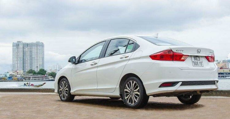 xe 4 chỗ đi sân bay Nội Bài