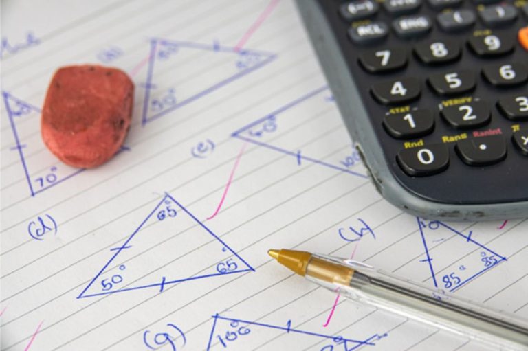 Diện tích tam giác vuông cân